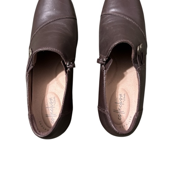 Clarks Emslie Warren Slip On Booties Loafers Heels Button Brown Leather Size 9 N - Picture 3 of 4